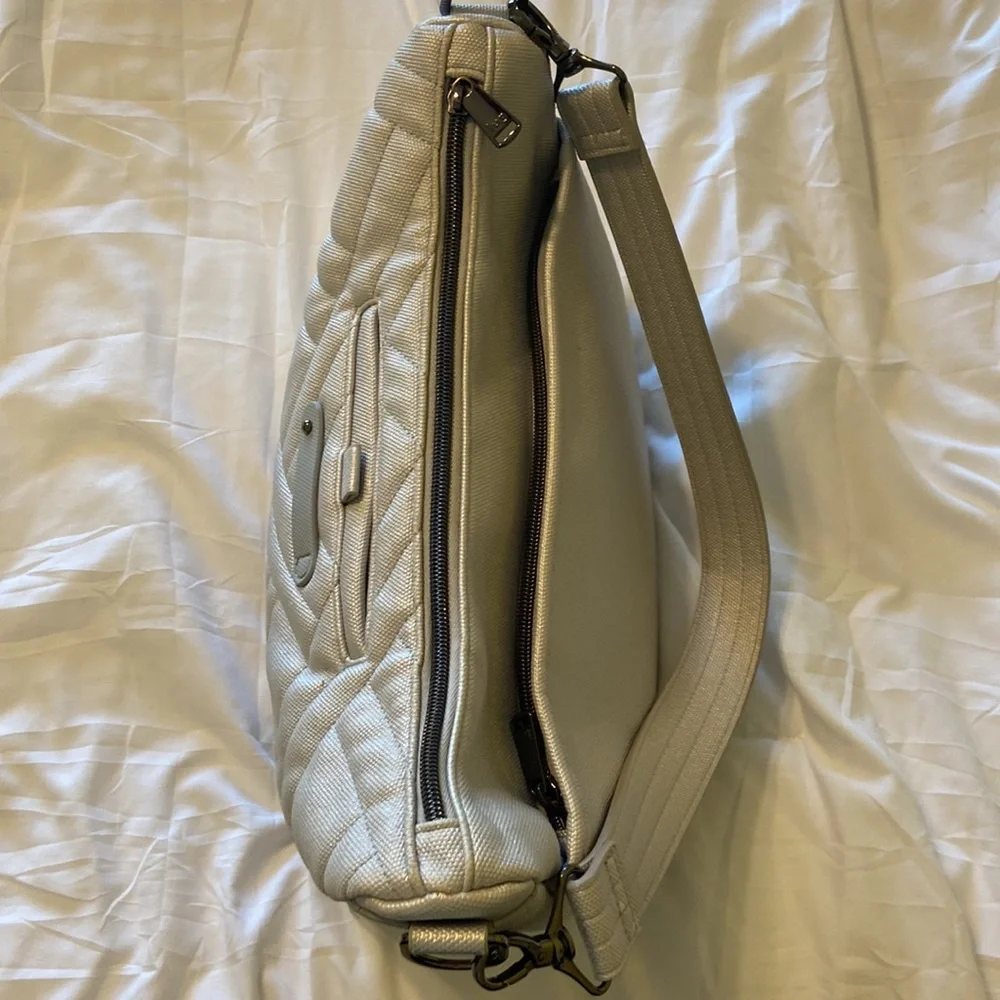 Lug Silver Quilted Shoulder Bag Crossbody Travel Lightweight Organizer - Picture 6 of 17